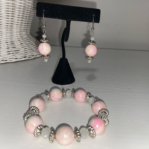 ⚡️⚡️ Pink & Silver Bracelet and Earrings Set - Picture 4 of 5